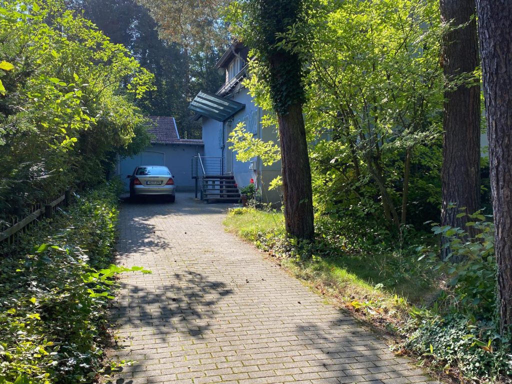 Außenansicht Einfahrt