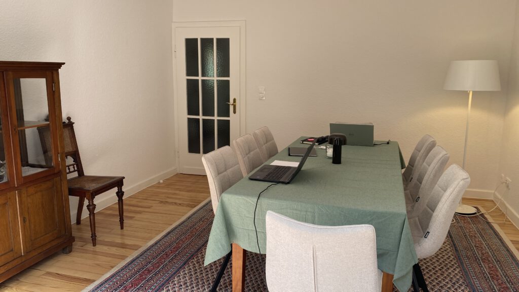 Ess- und Arbeitszimmer